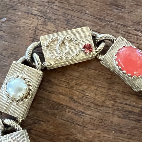 Chanel Bracelet- From 2007 Spring Collection- Faux Pearls and Gemstones - Picture 3 of 16